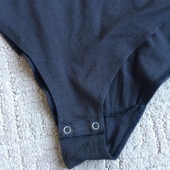 Levi’s black long sleeve low cut bodysuit - Picture 4 of 6